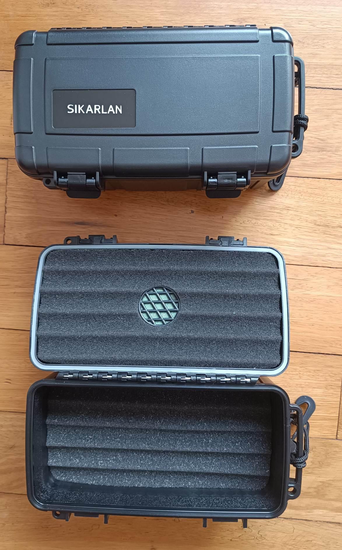 ACCESSORIES Cigar travel case /Air Tight, crush proff, waterproof, ABS plastic with two secure locking clips. Holds 5 cigars of up to 8 inches in length