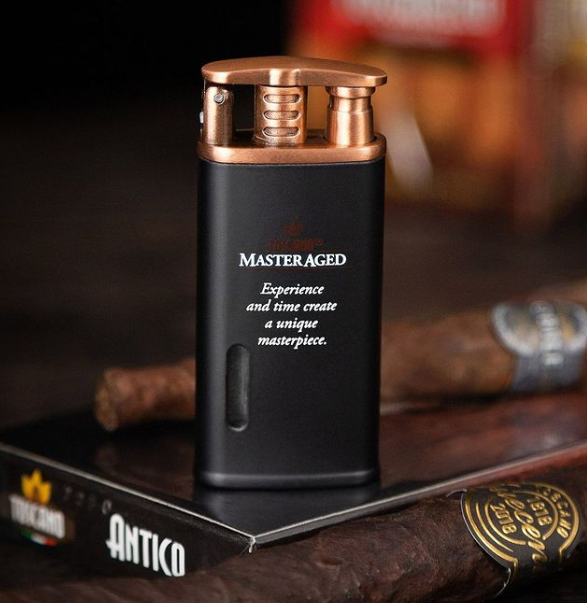ACCESSORIES Toscano Master Aged single-jet torch lighter.