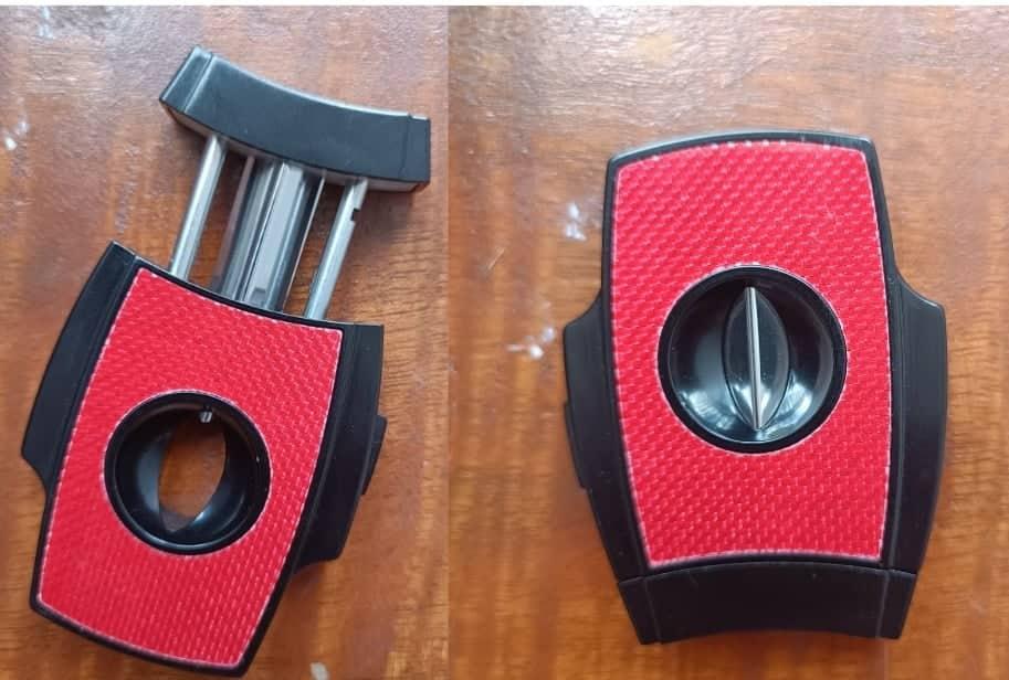 ACCESSORIES V cutter Up to 70 - ring cigars.