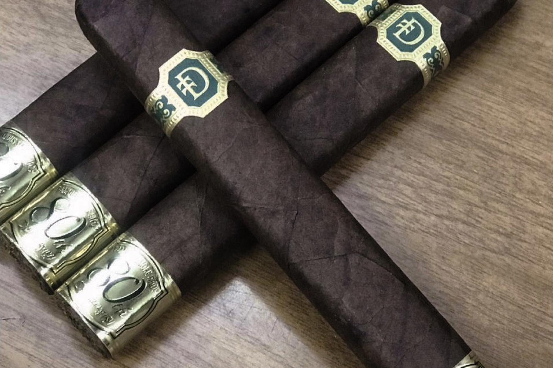 DUNBARTON TOBACCO & TRUST Famous 80th / Corona Larga