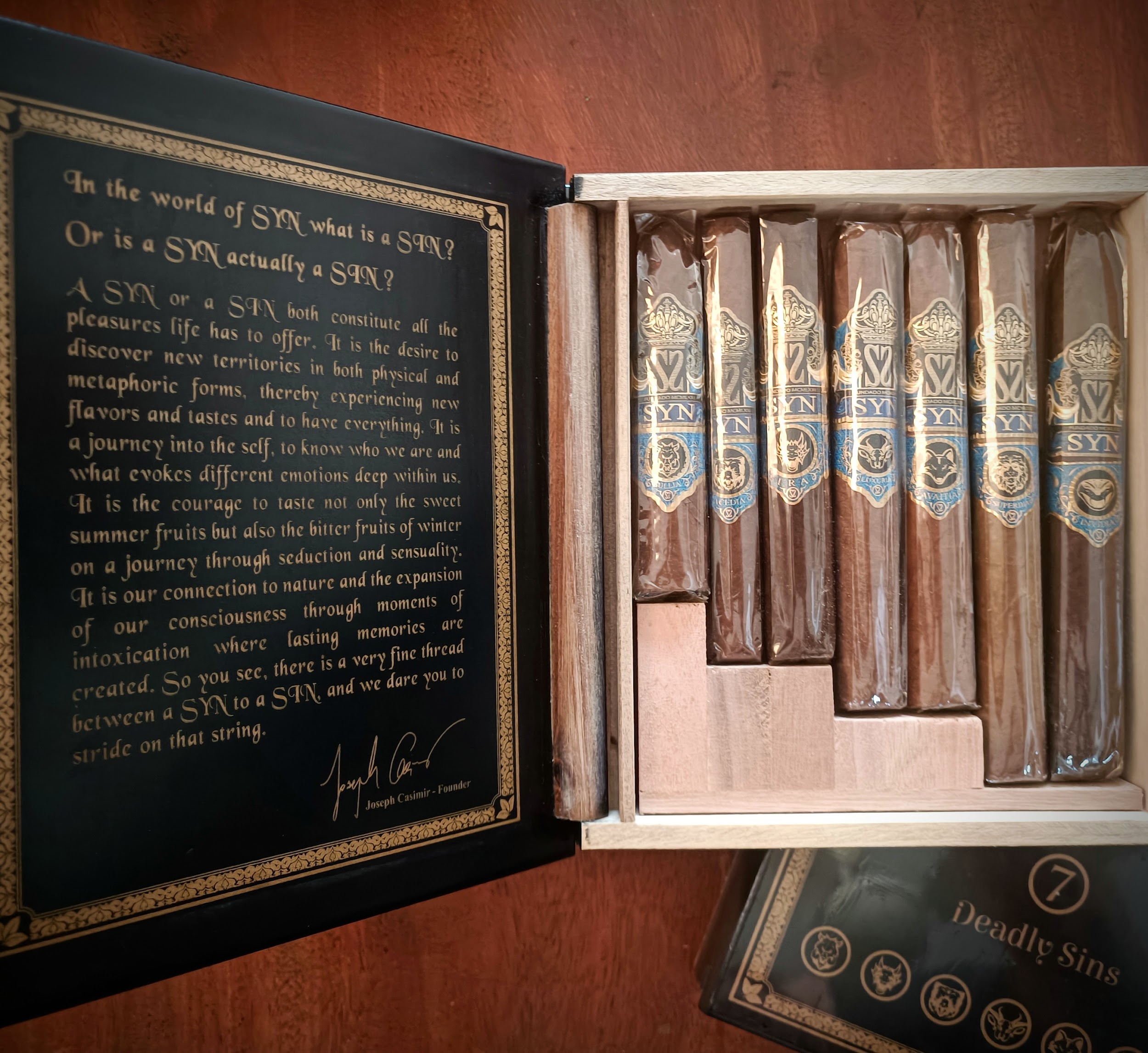 SYN CIGARS 7 SYN's Sampler GULA Belicoso 4.5×60 IRA Grand Robusto 5.5X54 ACEDIA Corona 5.5X44 AVARITIA Torpedo 6.0×54 LUXURIA Toro 6.0×52 SUPERBIA Churchill 7×52 INVIDIA Figurado 7×54